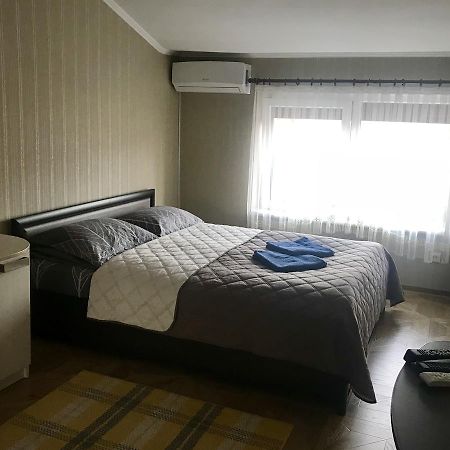 Panoramic View Top Floor Apartment In The City Center Mukacheve Exterior photo